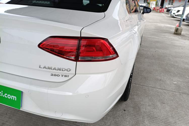 Used Volkswagen Lamando 2017 280TSI DSG Luxury Edition Exterior 3