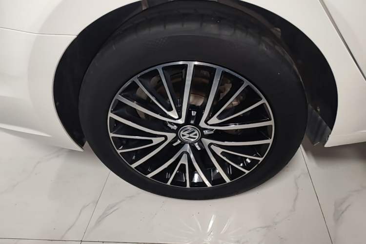 Used Volkswagen Lamando 2017 280TSI DSG Luxury Edition Exterior 5