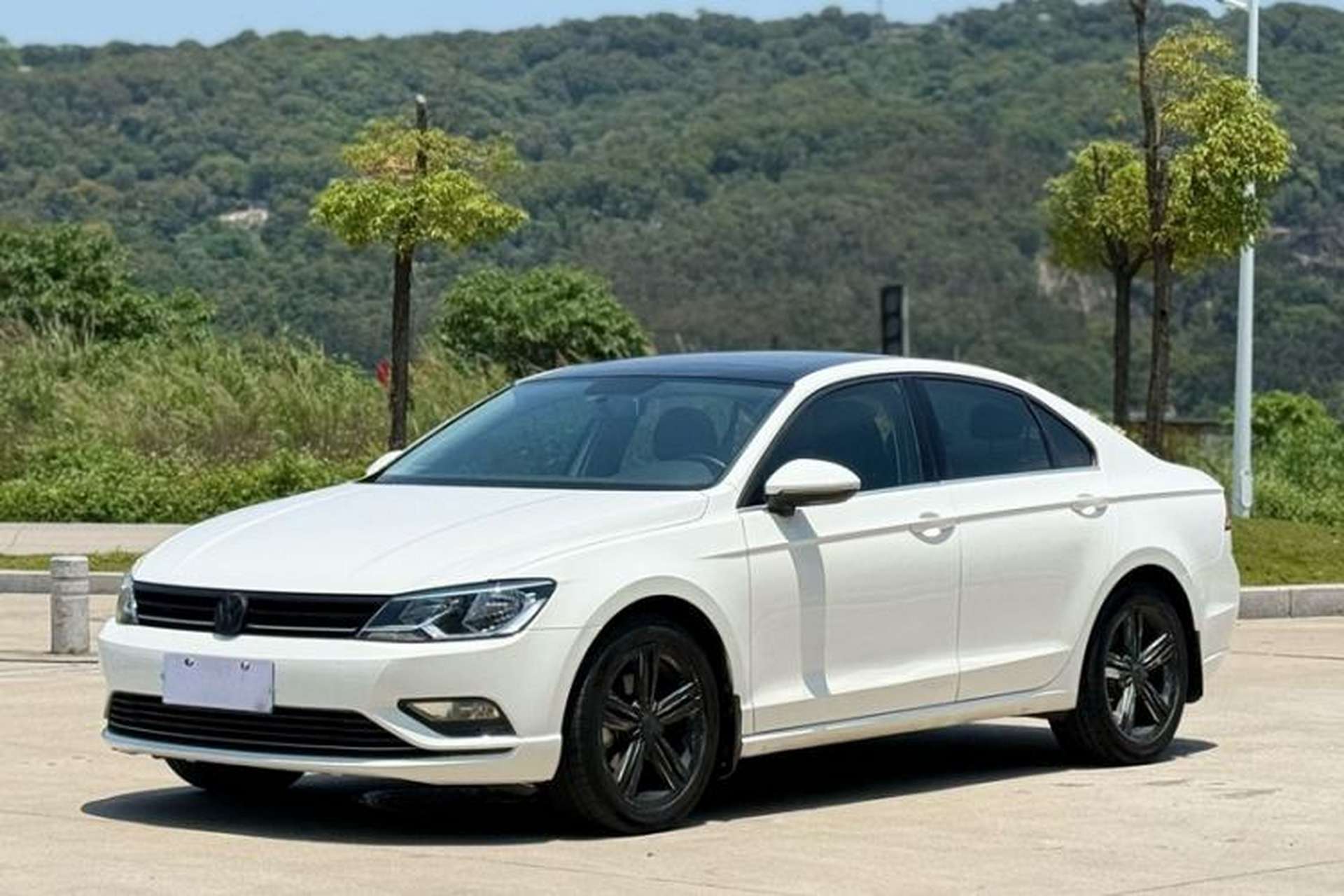 Used Volkswagen Lamando 2017 280TSI DSG Comfort Edition Front Left 45 Deg