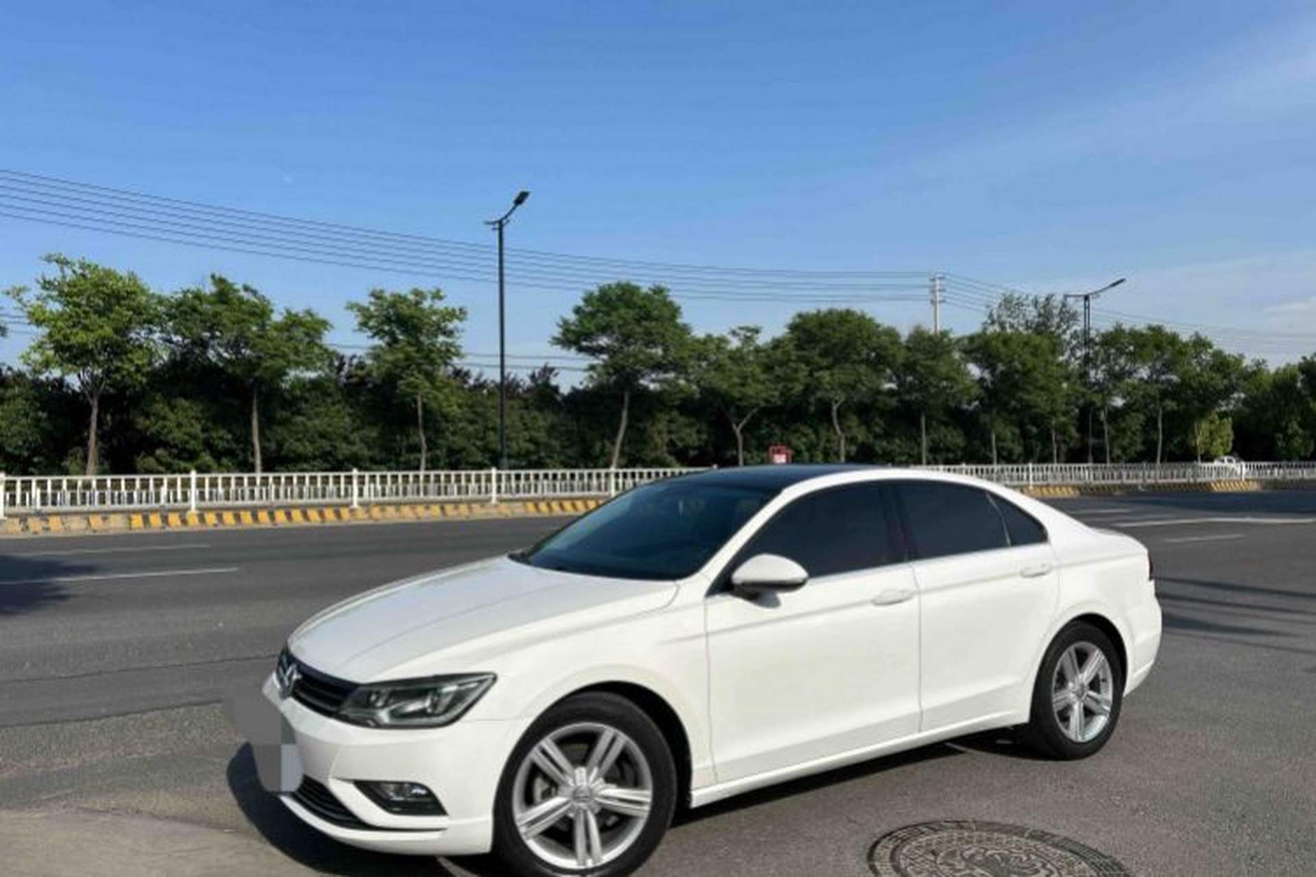 Used Volkswagen Lamando 2017 280TSI DSG Comfort Edition Front Left 45 Deg
