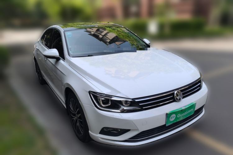 Used Volkswagen Lamando 2017 280TSI DSG Luxury Edition Front Right 45 Deg