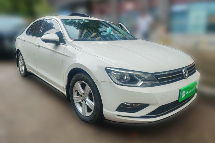 Used Volkswagen Lamando 2017 230TSI Manual Trend Edition Front Right 45 Deg