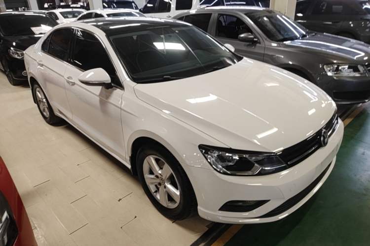 Used Volkswagen Lamando 2017 230TSI DSG Fashion Edition Front Right 45 Deg