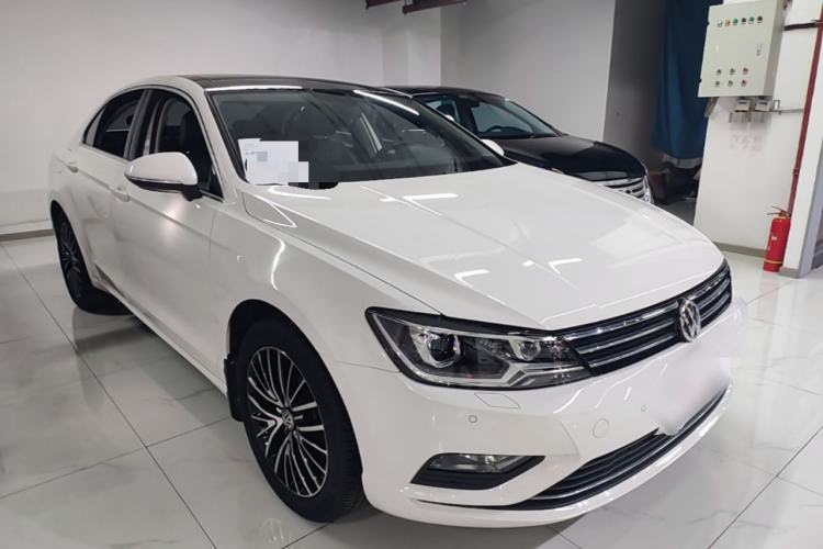 Used Volkswagen Lamando 2017 280TSI DSG Luxury Edition Front Right 45 Deg