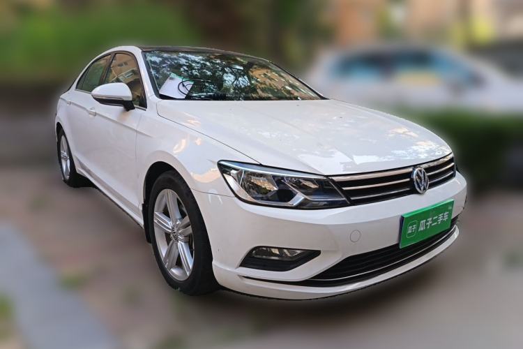 Used Volkswagen Lamando 2017 280TSI DSG Comfort Edition Front Right 45 Deg