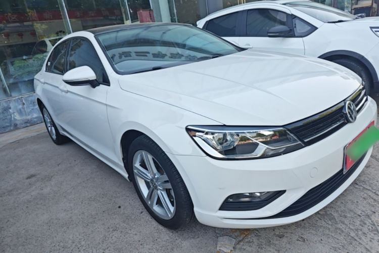 Used Volkswagen Lamando 2017 230TSI DSG Fashion Edition Front Right 45 Deg