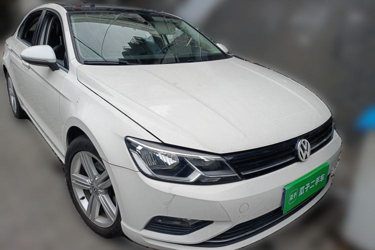 Used Volkswagen Lamando 2017 280TSI DSG Comfort Edition Front Right 45 Deg