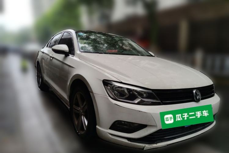 Used Volkswagen Lamando 2017 280TSI DSG Comfort Edition Front Right 45 Deg