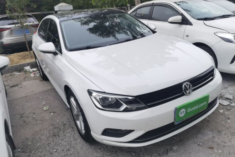 Used Volkswagen Lamando 2017 280TSI DSG Comfort Edition Front Right 45 Deg