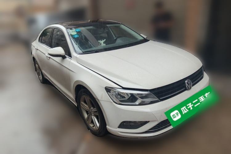 Used Volkswagen Lamando 2017 280TSI DSG Comfort Edition Front Right 45 Deg