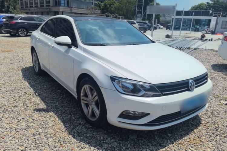 Used Volkswagen Lamando 2017 280TSI DSG Comfort Edition Front Right 45 Deg