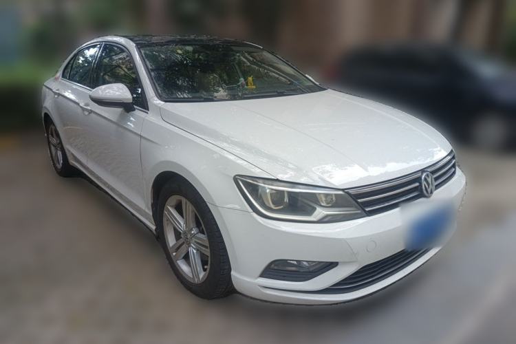 Used Volkswagen Lamando 2017 280TSI DSG Comfort Edition Front Right 45 Deg