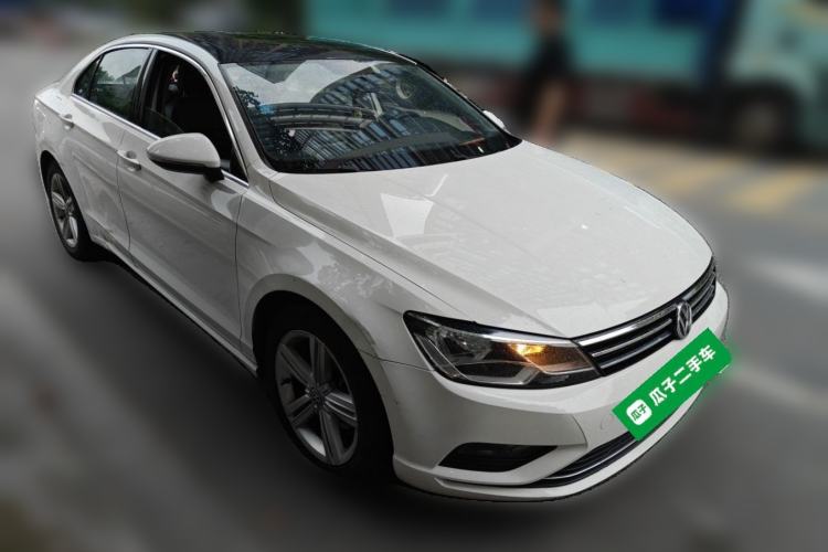 Used Volkswagen Lamando 2017 280TSI DSG Comfort Edition Front Right 45 Deg