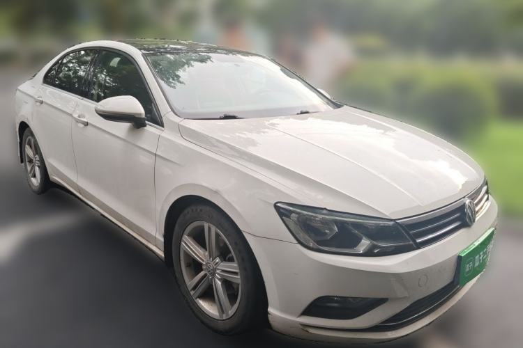 Used Volkswagen Lamando 2017 280TSI DSG Comfort Edition Front Right 45 Deg