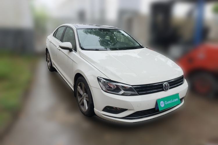Used Volkswagen Lamando 2017 280TSI DSG Comfort Edition Front Right 45 Deg