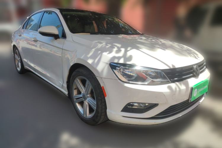 Used Volkswagen Lamando 2017 280TSI DSG Comfort Edition Front Right 45 Deg