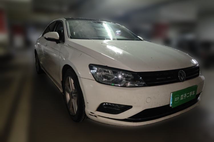 Used Volkswagen Lamando 2017 280TSI DSG Comfort Edition Front Right 45 Deg