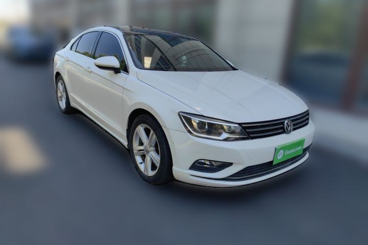 Used Volkswagen Lamando 2017 280TSI DSG Comfort Edition Front Right 45 Deg