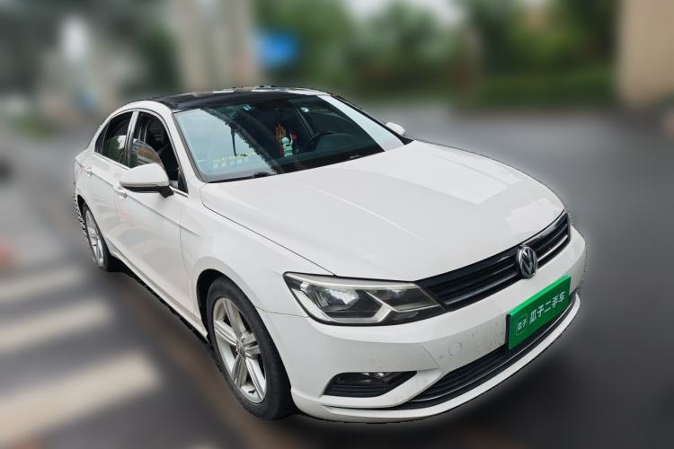 Used Volkswagen Lamando 2017 280TSI DSG Comfort Edition Front Right 45 Deg