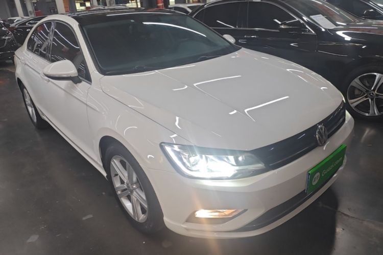 Used Volkswagen Lamando 2017 280TSI DSG Comfort Edition Front Right 45 Deg