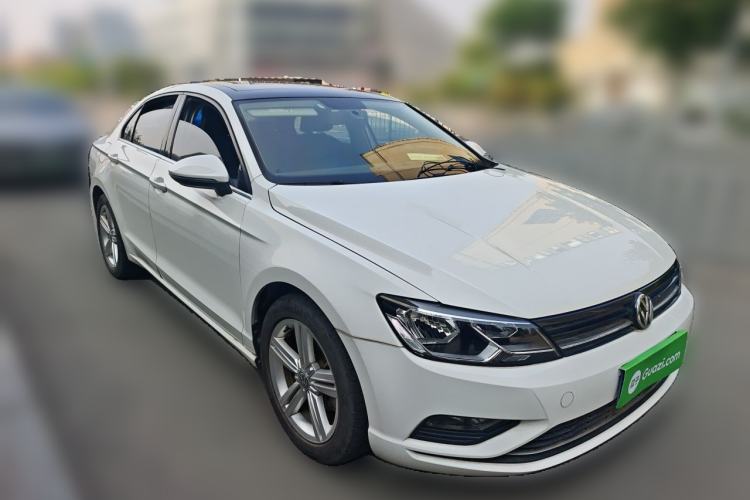 Used Volkswagen Lamando 2017 280TSI DSG Comfort Edition Front Right 45 Deg