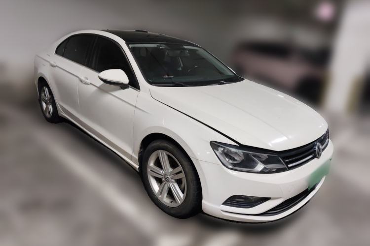 Used Volkswagen Lamando 2017 280TSI DSG Comfort Edition Front Right 45 Deg