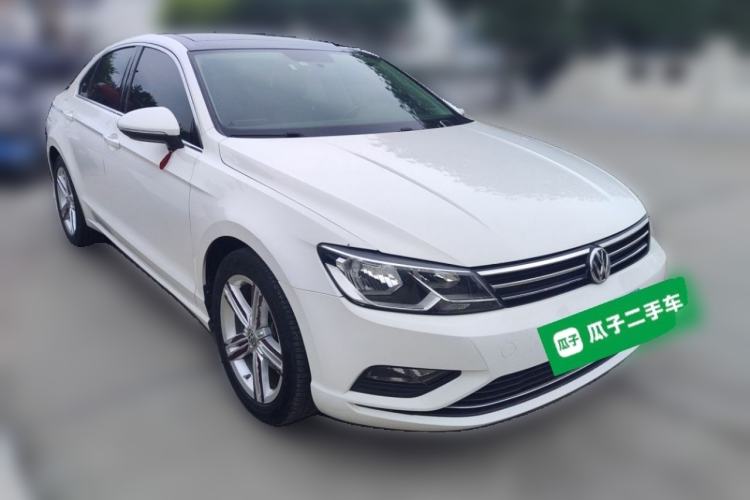 Used Volkswagen Lamando 2017 280TSI DSG Comfort Edition Front Right 45 Deg