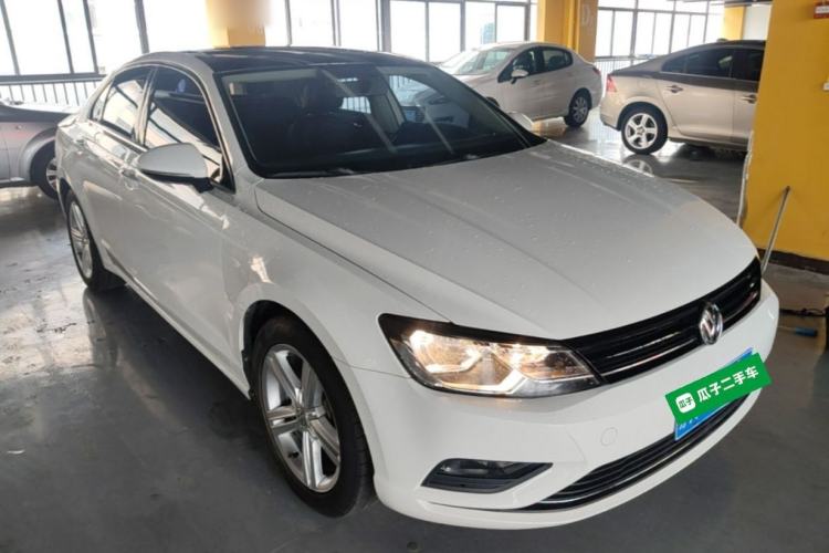 Used Volkswagen Lamando 2017 280TSI DSG Comfort Edition Front Right 45 Deg