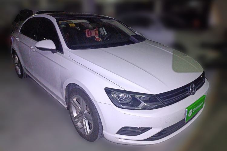 Used Volkswagen Lamando 2017 280TSI DSG Comfort Edition Front Right 45 Deg