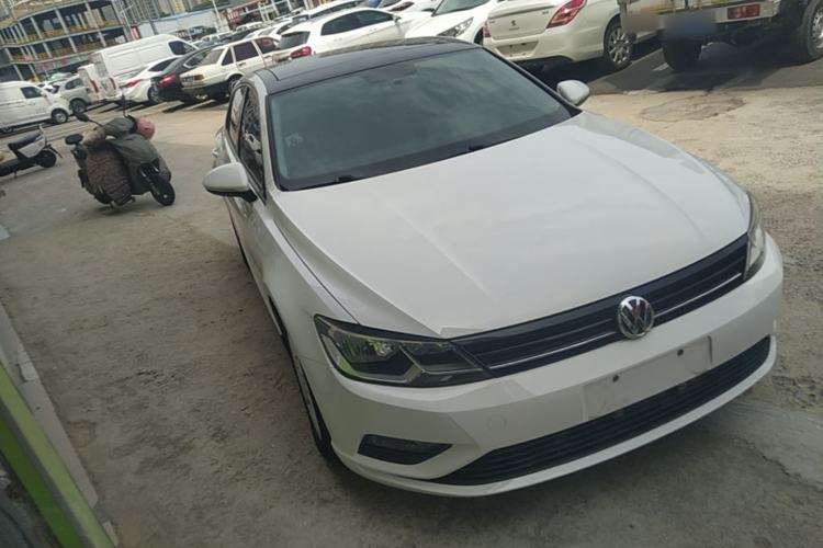Used Volkswagen Lamando 2017 230TSI DSG Fashion Edition Front Right 45 Deg