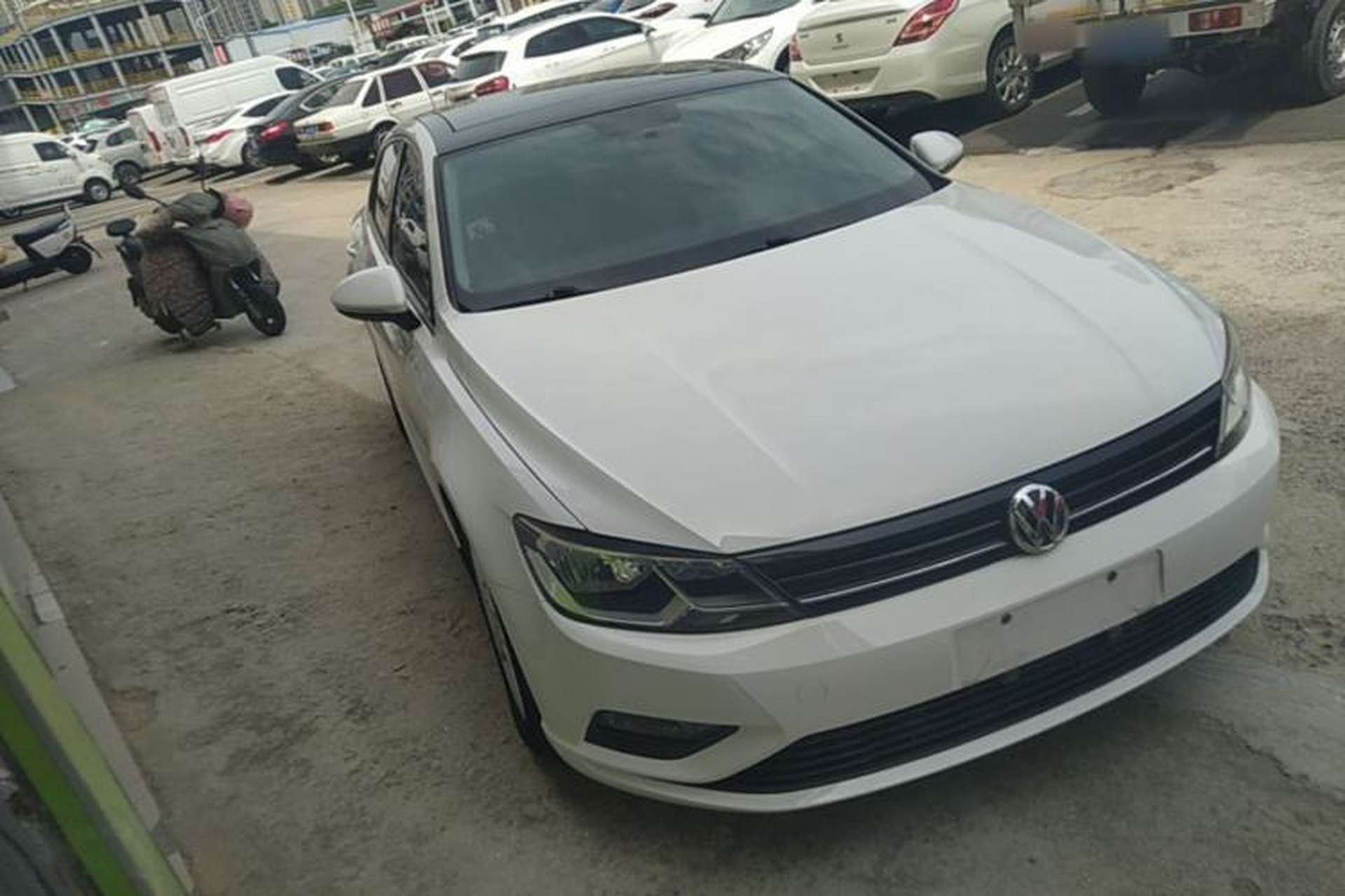Used Volkswagen Lamando 2017 230TSI DSG Fashion Edition Front Right 45 Deg