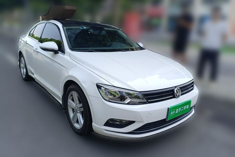 Used Volkswagen Lamando 2017 280TSI DSG Comfort Edition Front Right 45 Deg