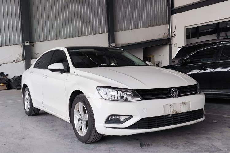 Used Volkswagen Lamando 2017 230TSI DSG Fashion Edition Front Right 45 Deg