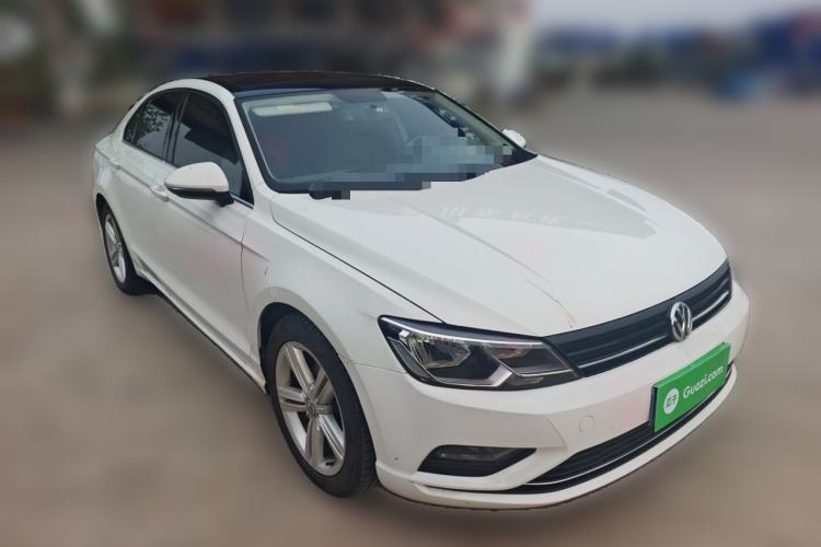 Used Volkswagen Lamando 2017 280TSI DSG Comfort Edition Front Right 45 Deg