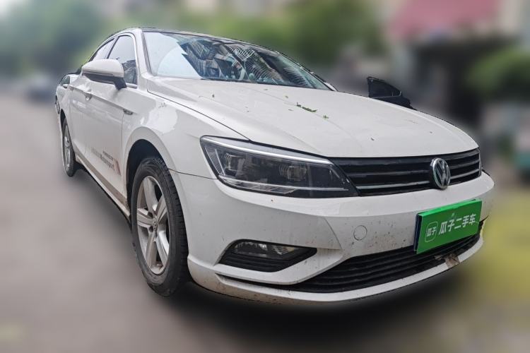 Used Volkswagen Lamando 2017 230TSI Manual Trend Edition Front Right 45 Deg