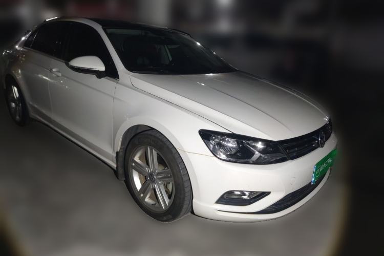 Used Volkswagen Lamando 2017 280TSI DSG Comfort Edition Front Right 45 Deg