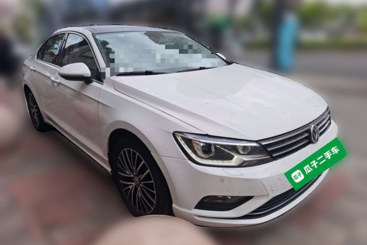 Used Volkswagen Lamando 2017 280TSI DSG Luxury Edition Front Right 45 Deg