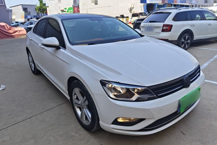 Used Volkswagen Lamando 2017 280TSI DSG Comfort Edition Front Right 45 Deg