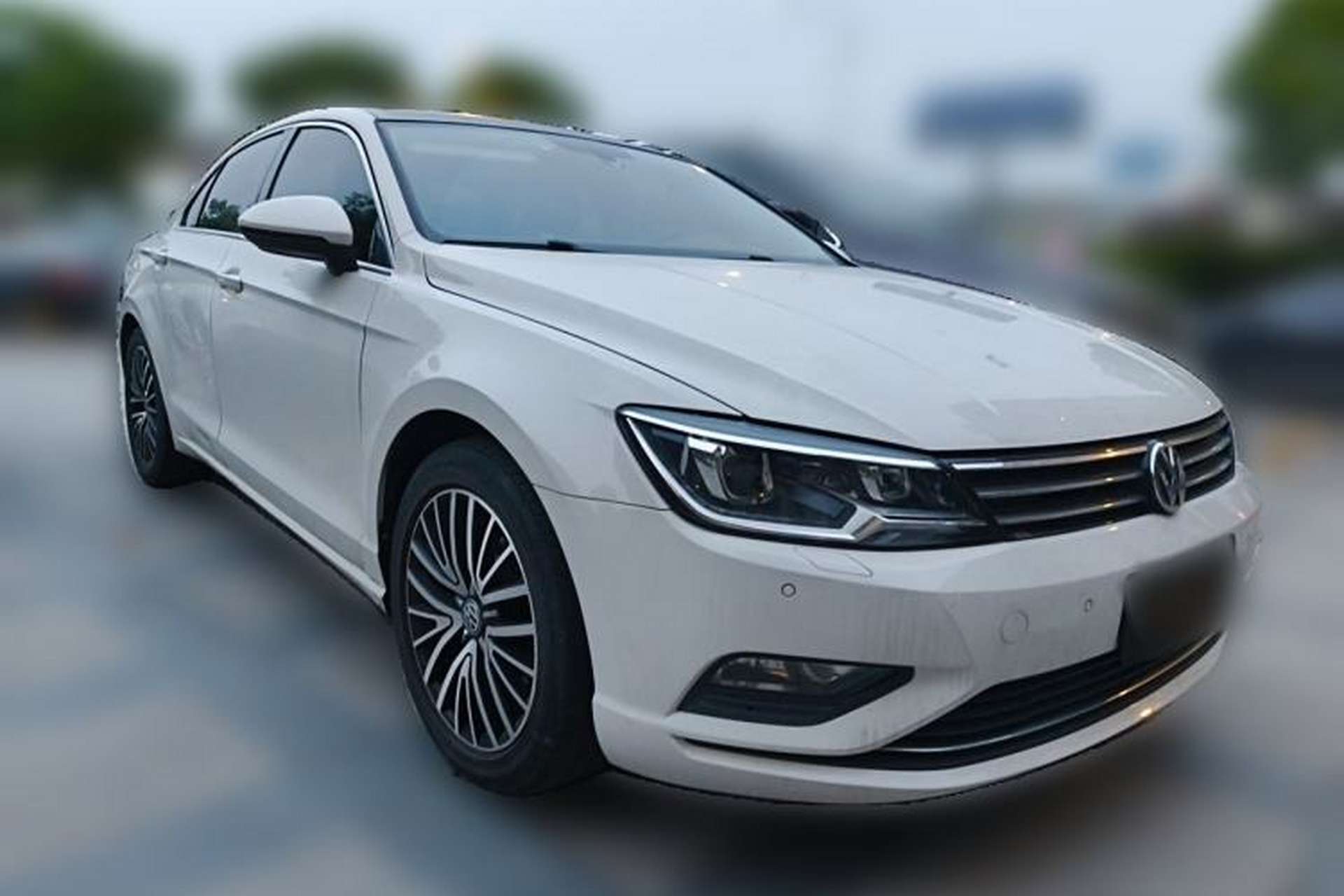 Used Volkswagen Lamando 2017 280TSI DSG Luxury Edition Front Right 45 Deg