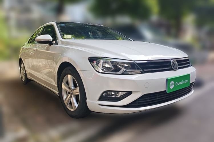 Used Volkswagen Lamando 2017 230TSI Manual Trend Edition Front Right 45 Deg
