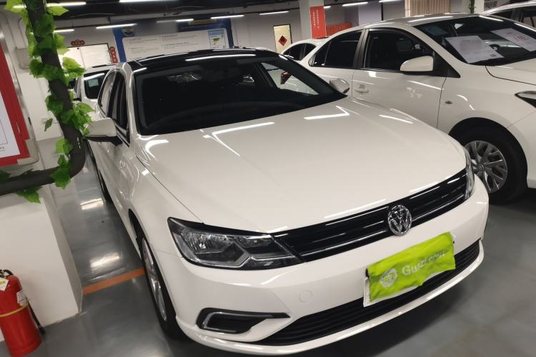 Used Volkswagen Lamando 2017 230TSI DSG Fashion Edition Front Right 45 Deg