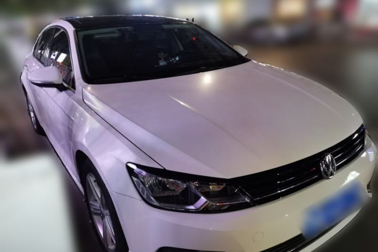 Used Volkswagen Lamando 2017 280TSI DSG Comfort Edition Front Right 45 Deg