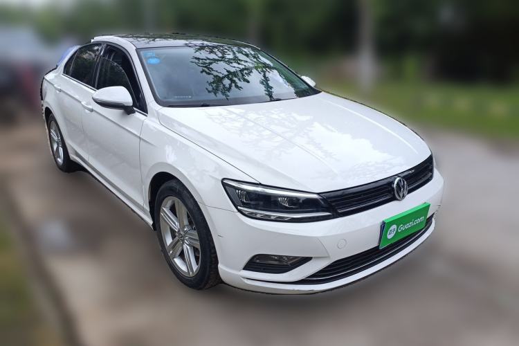 Used Volkswagen Lamando 2017 280TSI DSG Comfort Edition Front Right 45 Deg