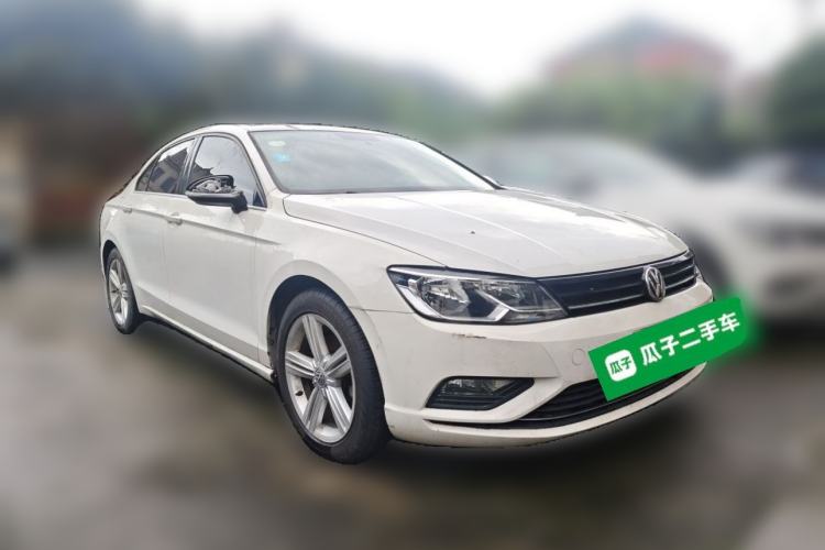 Used Volkswagen Lamando 2017 280TSI DSG Comfort Edition Front Right 45 Deg