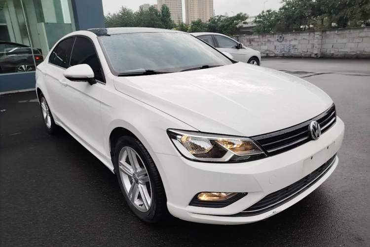 Used Volkswagen Lamando 2017 280TSI DSG Comfort Edition Front Right 45 Deg