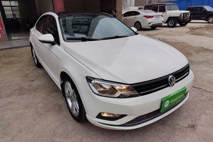 Used Volkswagen Lamando 2017 280TSI DSG Comfort Edition Front Right 45 Deg