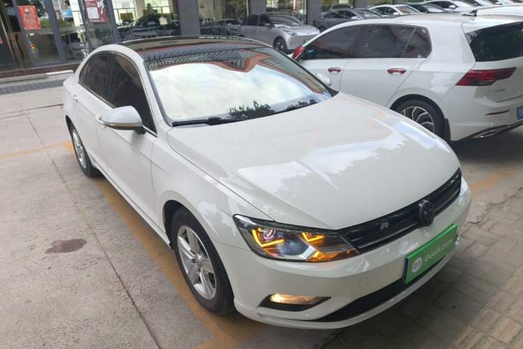 Used Volkswagen Lamando 2017 230TSI DSG Fashion Edition Front Right 45 Deg