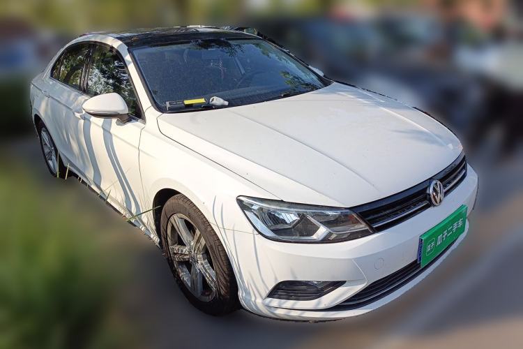 Used Volkswagen Lamando 2017 280TSI DSG Comfort Edition Front Right 45 Deg
