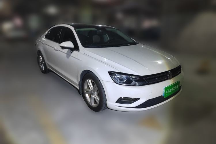 Used Volkswagen Lamando 2017 280TSI DSG Comfort Edition Front Right 45 Deg