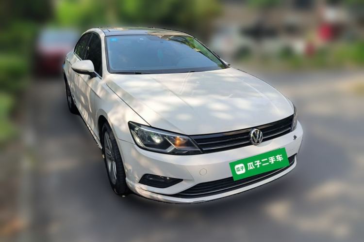 Used Volkswagen Lamando 2017 280TSI DSG Comfort Edition Front Right 45 Deg